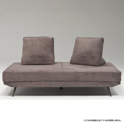 【シックに決まる統一感】
ソファと同色のダークグレーで揃えれば、空間全体に統一感が生まれ、ワンランク上の都会的でモダンなインテリアが完成します。